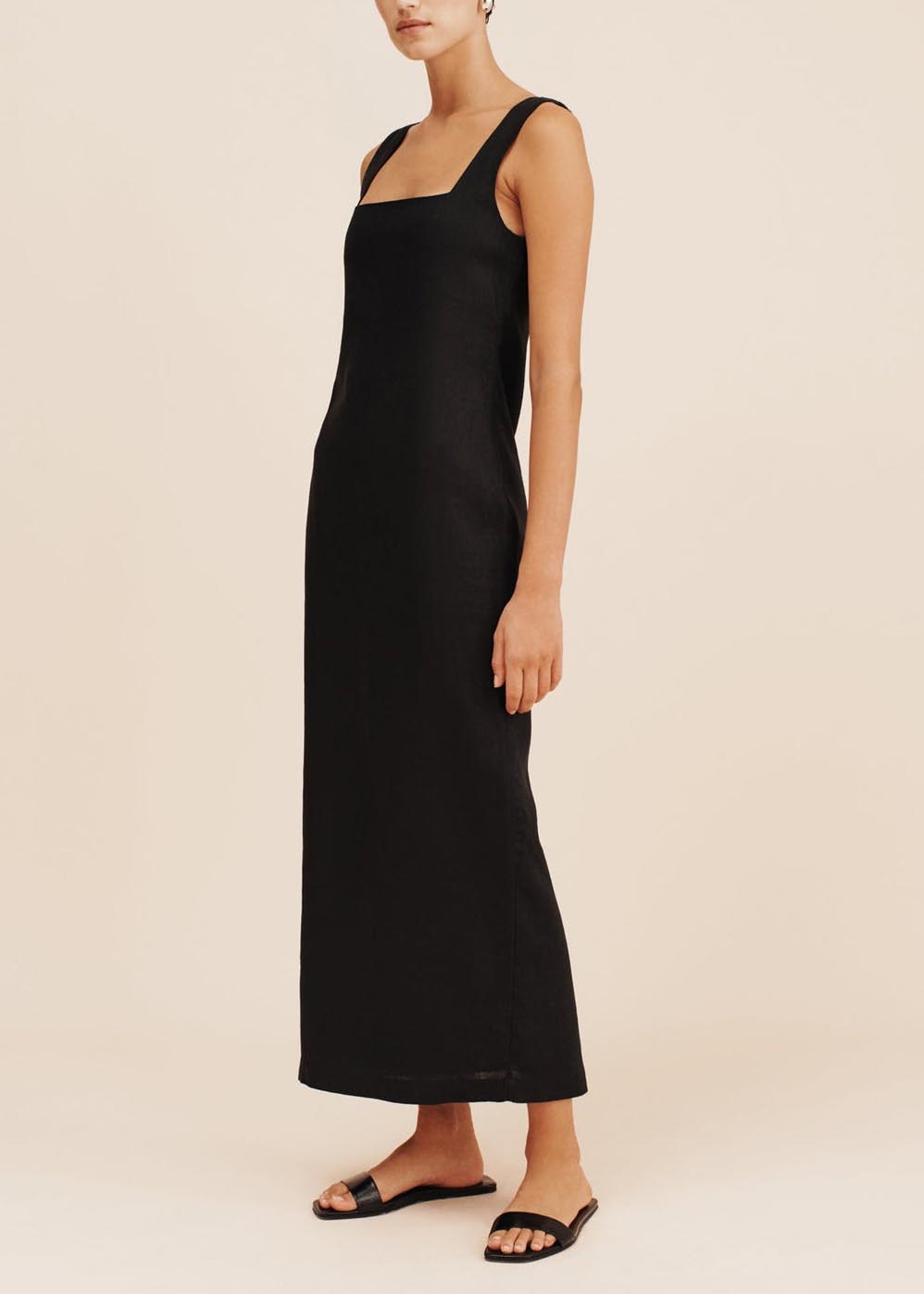 Solid color wide slit suspender dress