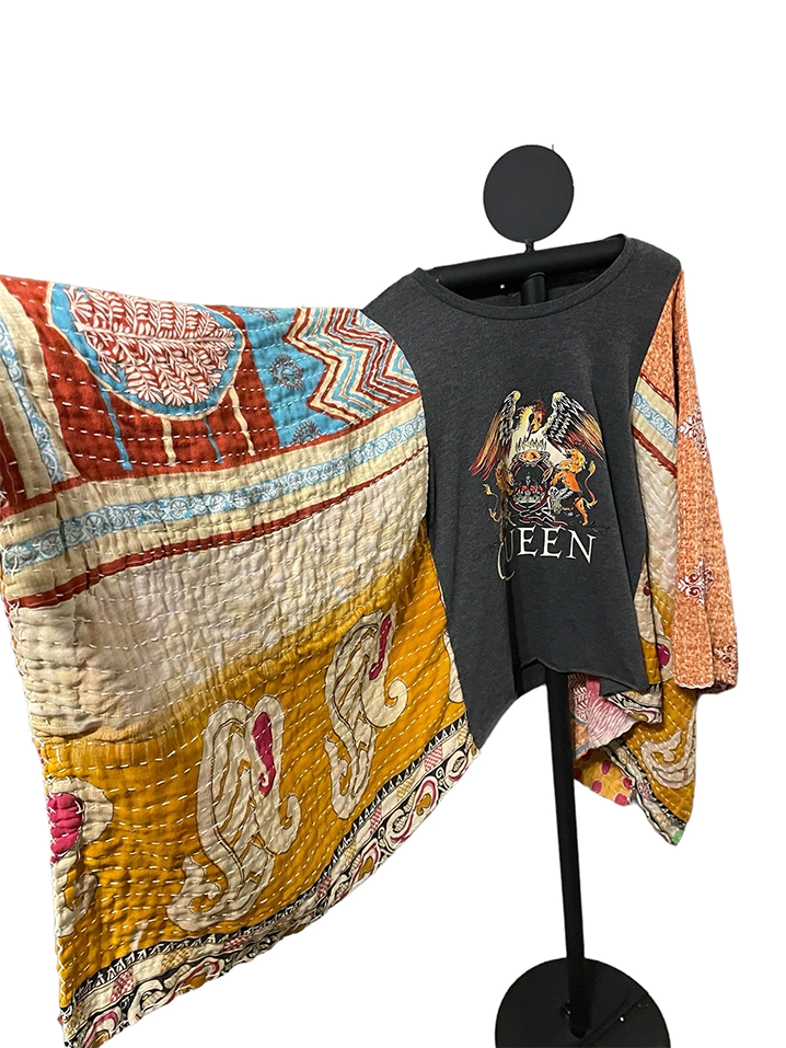 QUEEN printed bat sleeve top