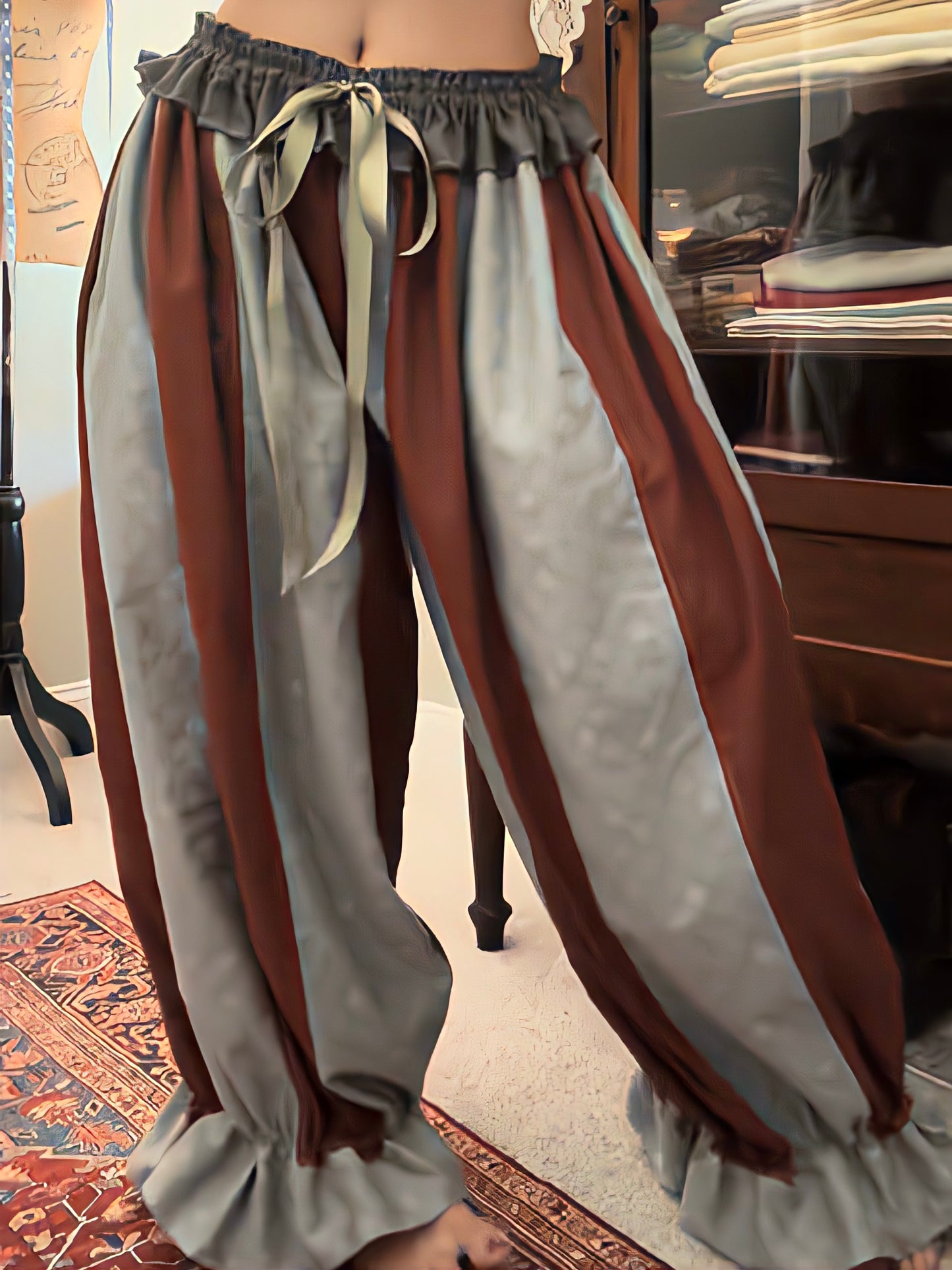 Lace-trimmed lantern trousers