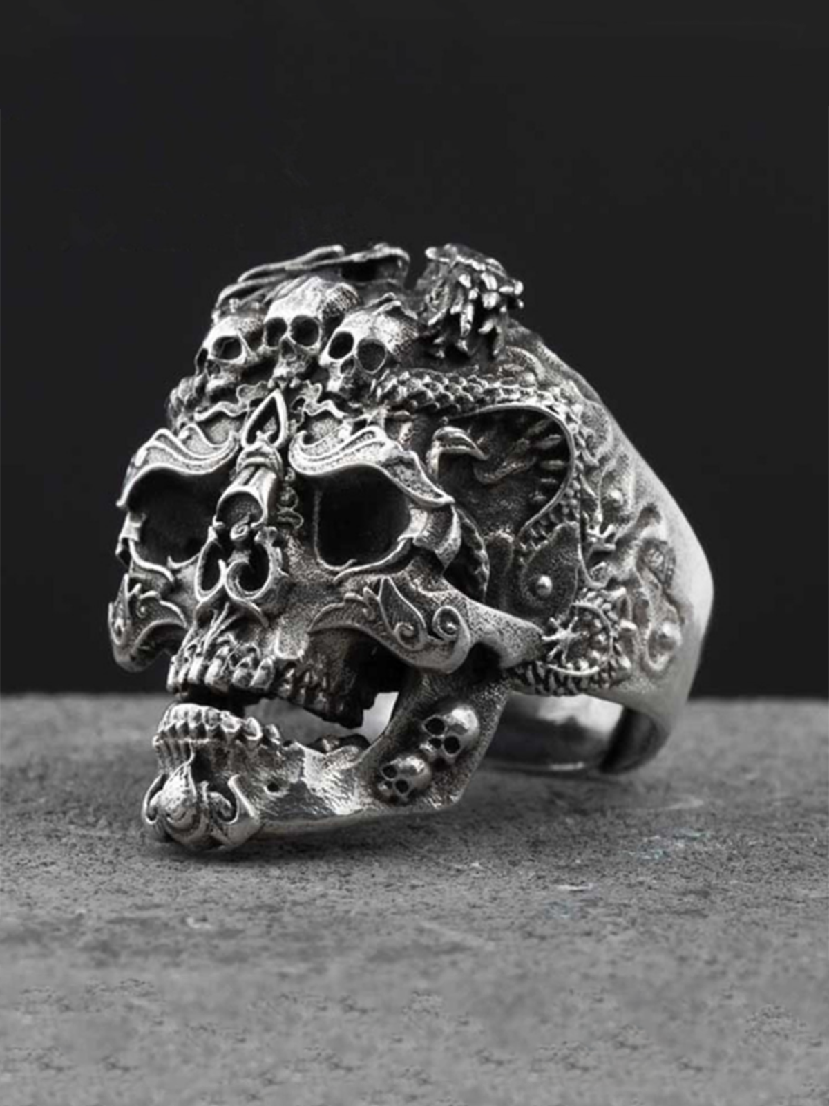 Punk skull ring